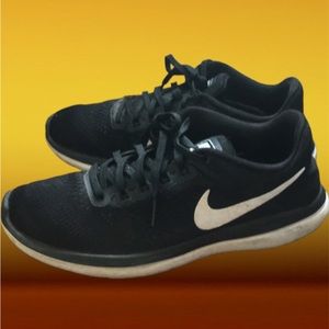 Women’s Nike Sneakers Black size 7.5
